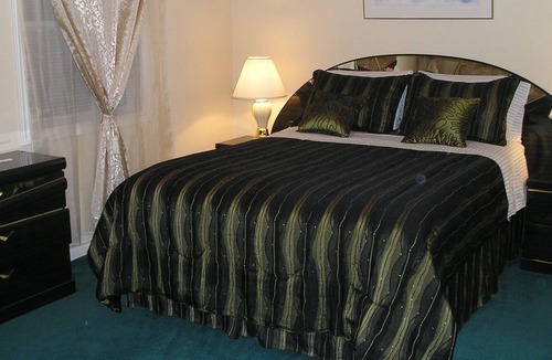 Niagara Falls House | Gorgeous DOMINO SUITE at SUSAN'S VILLA - HOTEL GARNI / B&B European Style