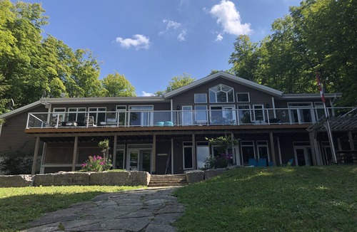 Dunsford Cottage | Gorgeous Lakehouse apartment on Sturgeon Lake
