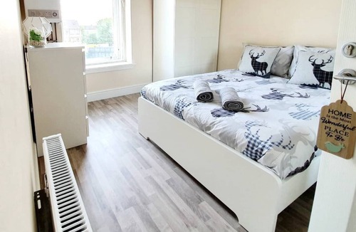 Finnieston Apartment | Gorgeous, Light & Airy Apartment in the Heart of the West End, Close to SEC and