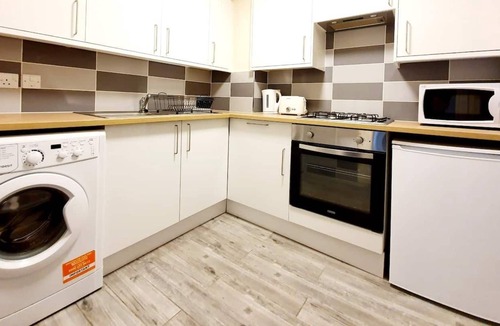 Finnieston Apartment | Gorgeous, Light & Airy Apartment in the Heart of the West End, Close to SEC and