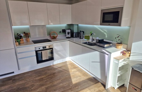 Uxbridge South Apartment | Gorgeous quiet flat 1 min from high street
