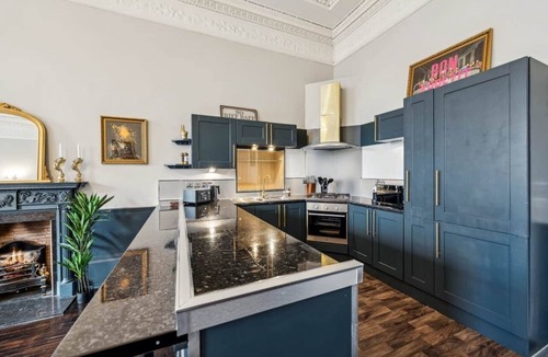 Kelvinbridge Apartment | Grand 2 Bed West End Residence