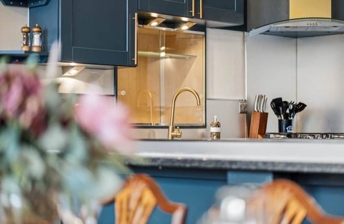Kelvinbridge Apartment | Grand 2 Bed West End Residence