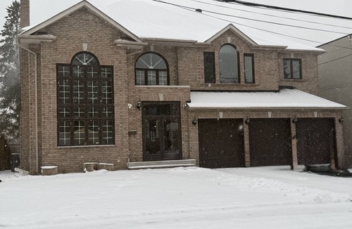 Newtonbrook House | GRAND CLASSIC ESTATE IN AN ELITE NEIGHBOURHOOD