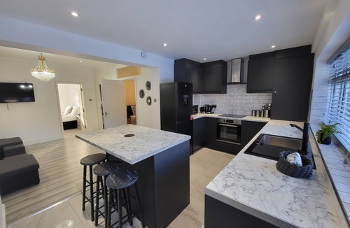 East Ham South Apartment | Grand Exclusive 2 Bed Apartment - London