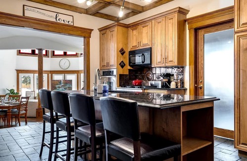 Leamington House | Grand Victorian Farmhouse Escape with Pool, Hot Tub & Fire Pit Nights in Ontario, Canada