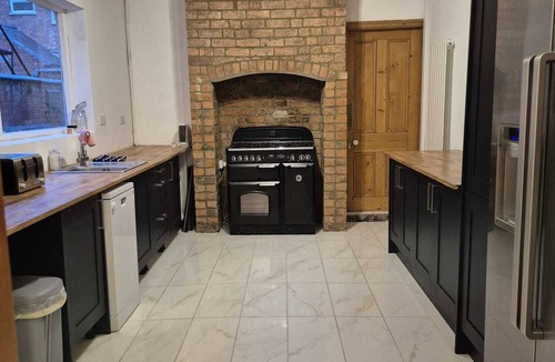 Oadby House | Grand Vintage Home with Sauna & Style