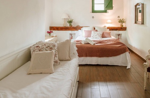 Sant Andreu de Llavaneres House | Great Masia S-XV for 40 people.
