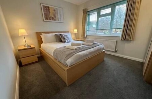 Borehamwood Apartment | Great 2 Bedroom Flat - Free WI-FI