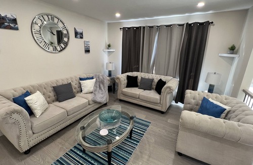 Kitchener House | Great cottage for Family and Friends with hot tub in Prime location