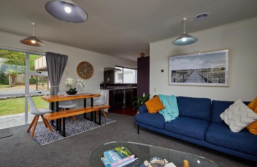 South Bay House | Great Location! Relax & Unwind in Southbay