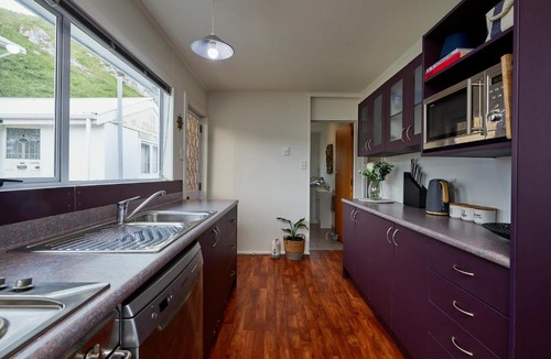 South Bay House | Great Location! Relax & Unwind in Southbay