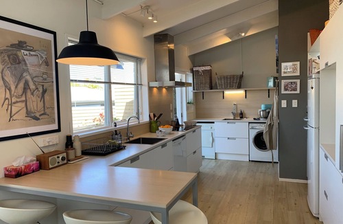 St. Clair House | Great opportunity to experience the Amazing St Clair Beach and Esplanade