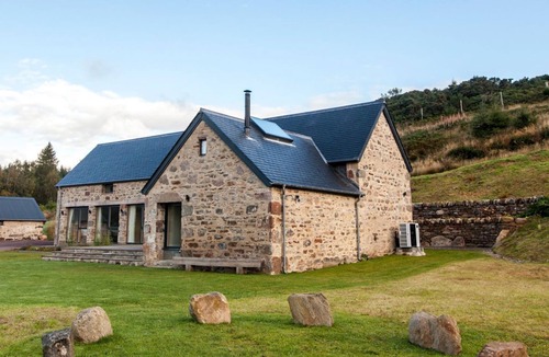 Dingwall Villa | Greenhill Cottage - Three Bedroom Villa, Sleeps 6