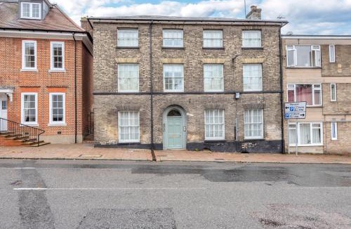 Bury St Edmunds Apartment | GROUND floor apartment no steps 119 Northgate St luxury 2 bedroom apartment close to the town centre with paid parking close by