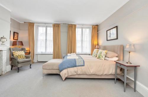 Bury St Edmunds Apartment | GROUND floor apartment no steps 119 Northgate St luxury 2 bedroom apartment close to the town centre with paid parking close by