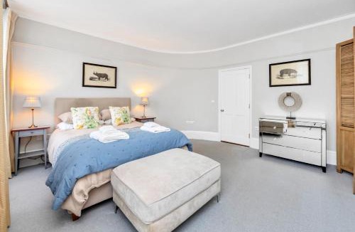 Bury St Edmunds Apartment | GROUND floor apartment no steps 119 Northgate St luxury 2 bedroom apartment close to the town centre with paid parking close by