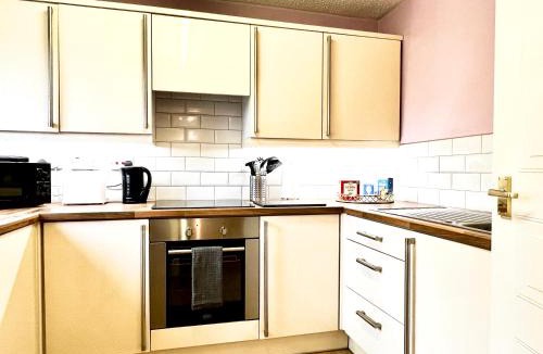 Springburn Apartment | Ground Floor Flat with Free Parking & WiFi