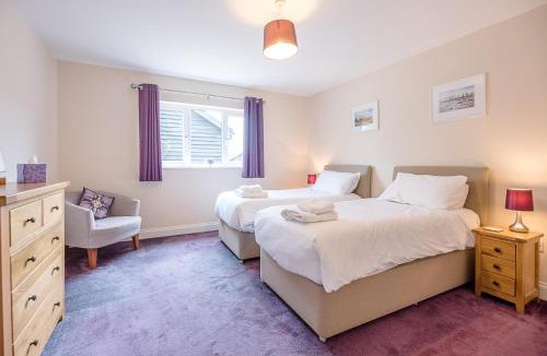 Woodbridge House | Grove Farm Bungalow with swimming pool, Dallinghoo