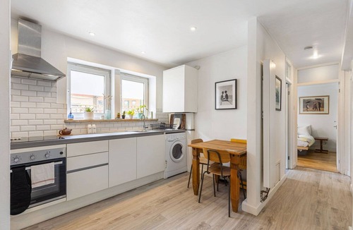 Stratford and New Town Apartment | GuestReady - Cosy Apartment in Vibrant Stratford
