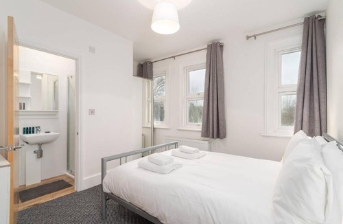 Childs Hill Apartment | GuestReady - Modern 2-bed for 4 in Golders Green!