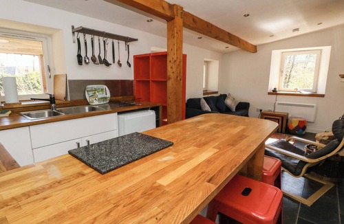 Tighnabruaich Cottage | GUN POWDER COTTAGE, pet friendly, with open fire in Tighnabruaich