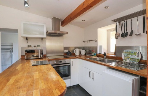 Tighnabruaich Cottage | GUN POWDER COTTAGE, pet friendly, with open fire in Tighnabruaich