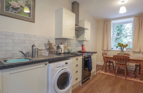 Strathpeffer Cottage | GUNROOM COTTAGE, pet friendly, with a garden in Strathpeffer