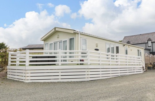 Gaerwen House | Gwel Eryri in Penmynydd, Wales