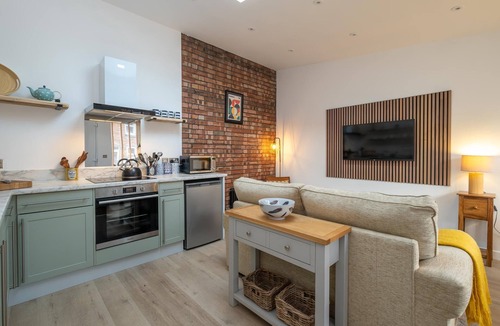 Leiston Cottage | Hale House - sleeps 2 guests in 1 bedroom