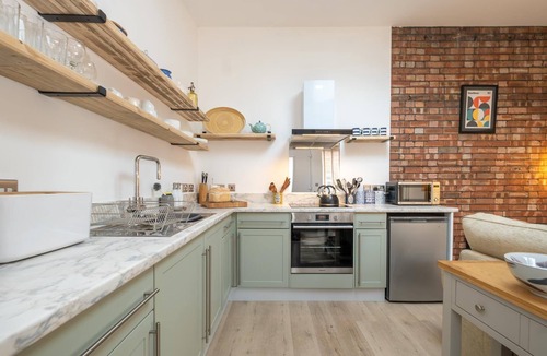 Leiston Cottage | Hale House - sleeps 2 guests in 1 bedroom