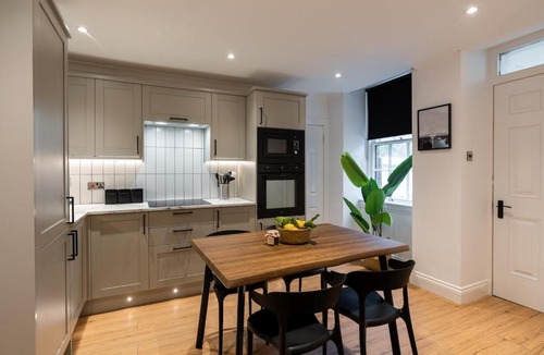 North West Apartment | Hamilton Residence - Private Main Door 1BR