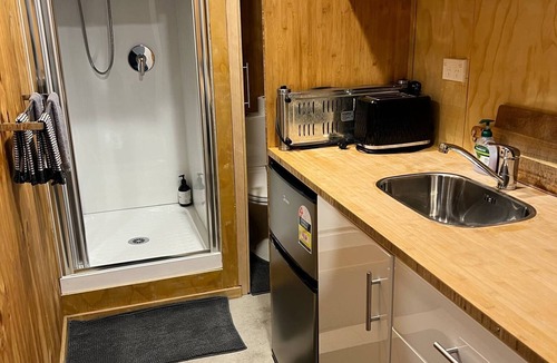 Hanmer Springs Cabin | Hamner self-contained sleepout tiny space