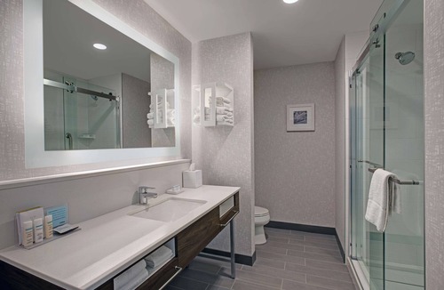 Township of Woolwich Hotel | Hampton Inn & Suites by Hilton Waterloo St. Jacobs