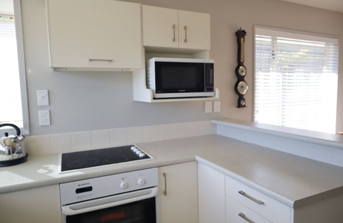 Kaikoura House | Handy Location | Ocean & Mountain Views | Close to Park - KK96845