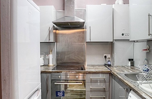 Glasgow Westend Apartment | Happy Sourced