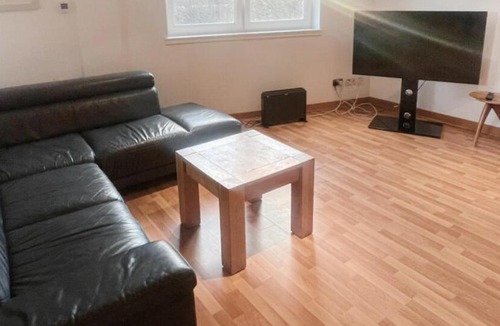 Granton Apartment | Harbour Front Apartment with free parking