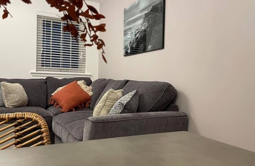 Wick House | Harbourside, Luxury Two Bedroom Townhouse with Bike store – Sleeps 6