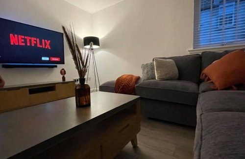 Wick House | Harbourside, Luxury Two Bedroom Townhouse with Bike store – Sleeps 6