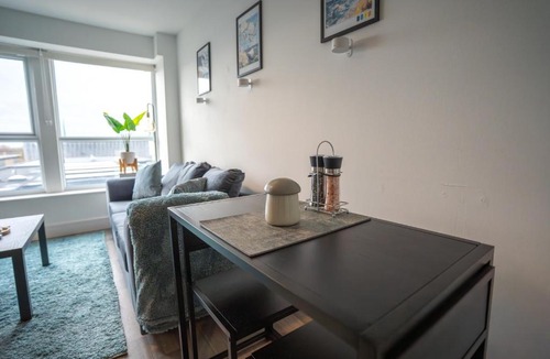 Harlow Apartment | Harlow Flat - Perfect for Families or Contractors