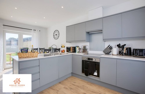 Hayle House | Harvey's Yard Luxury Home-St Ives Beach- free Parking sleeps 6