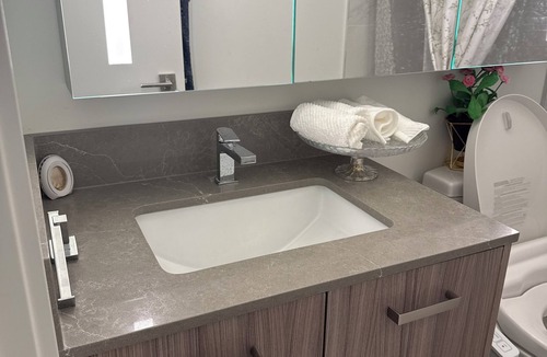 Toronto House | Havilah’s place for comfort and peace stay. Close to Donmil mall and recreation.