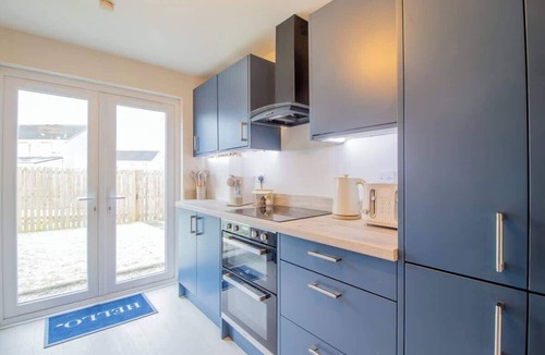 Coatbridge Apartment | Hawick House - Stylish 2-Bed in Coatbridge.