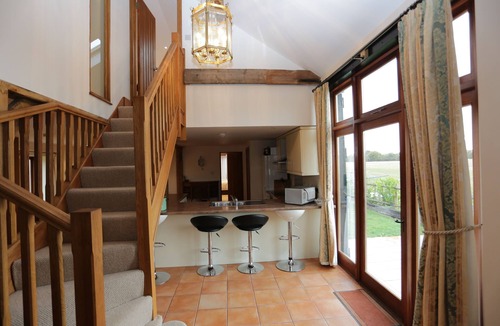 Maldon House | Hay Barn. 3 en-suite bedrooms, optional hot tub, private garden, log burner.