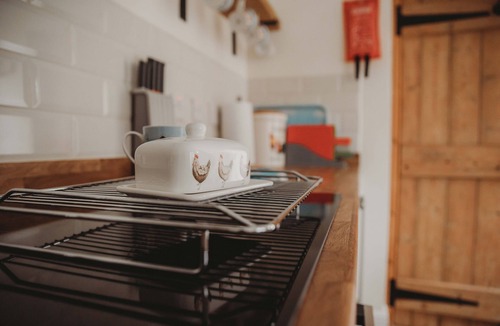 Knodishall Cottage | Hazel's - sleeps 4 guests in 2 bedrooms