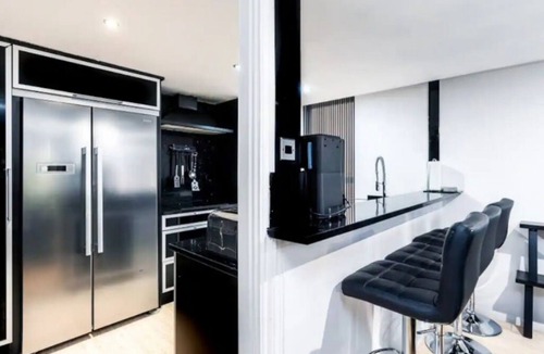 Manchester House | Heaton Park Spa House - Indoor Pool & Hot Tub, 4 Miles from Manchester Centre