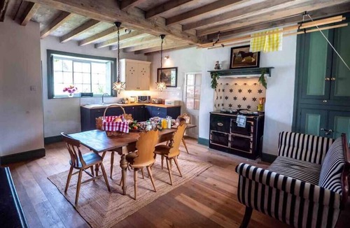 Scunthorpe House | Hen Party Cottage with Spa & Catering: up-to 10 guests