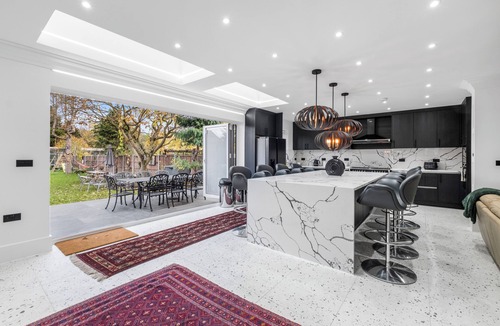 Redbridge House | Heritage Look, Luxury Feel - London Family House