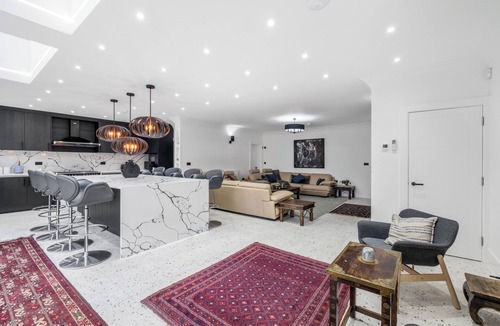 Redbridge House | Heritage Look, Luxury Feel - London Family House