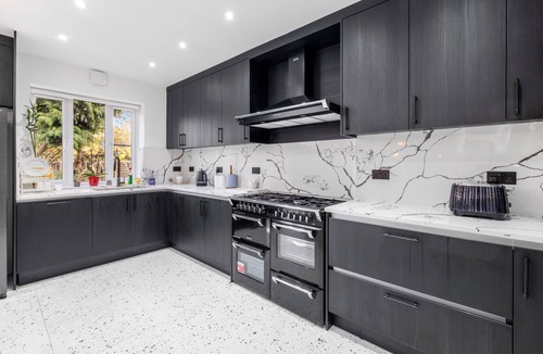 Redbridge House | Heritage Look, Luxury Feel - London Family House